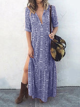 Bedrucktes, langärmliges Kleid mit Schlitz